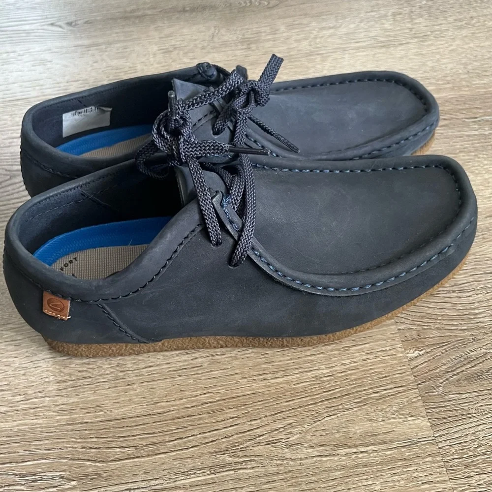 Clarks preowned condición